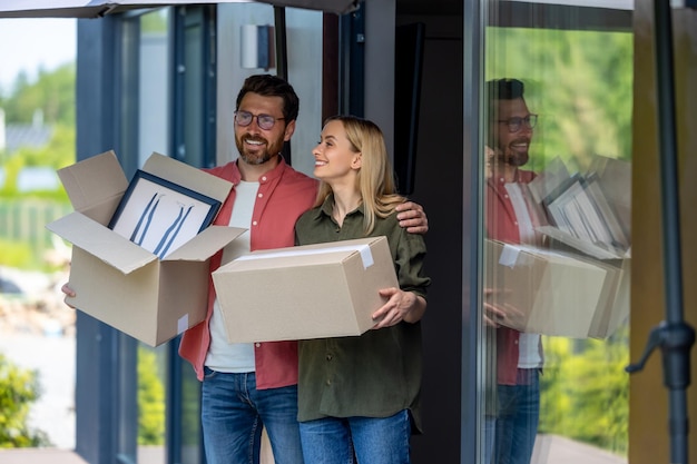 couple preparing relocation carrying containers with clothes 259150 76178